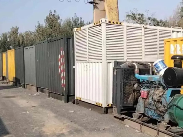 凤城200KW柴油发电机机组每小时油耗是多少？